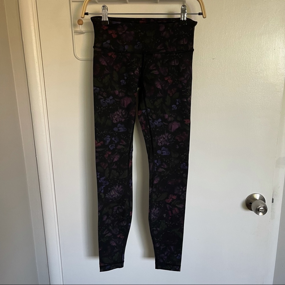 Lululemon • Wunder under / dark floral
